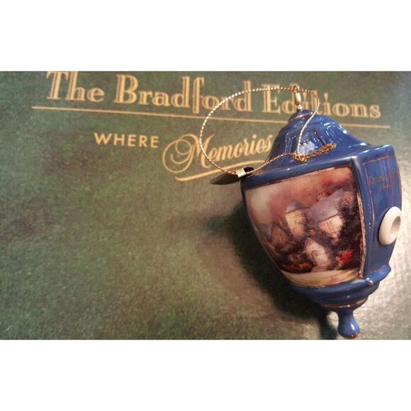 Thomas Kinkade Bradford Exchange Heirloom Ornament Lite Cover Beyond Autumn Gate - Picture 2 of 3
